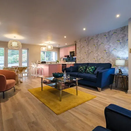 Tatil Evi The Neon Rose Bowness-on-Windermere