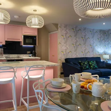 Tatil Evi The Neon Rose