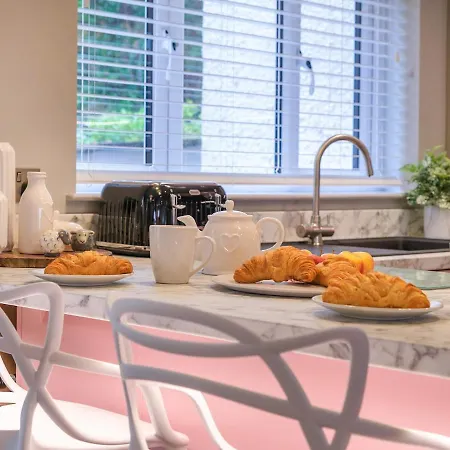 The Neon Rose Holiday home Bowness-on-Windermere