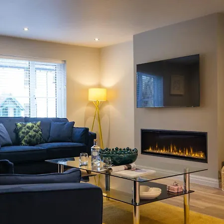 The Neon Rose בית נופש *