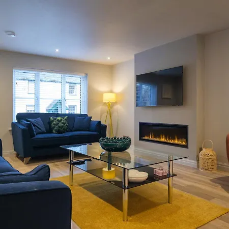 The Neon Rose בית נופש *