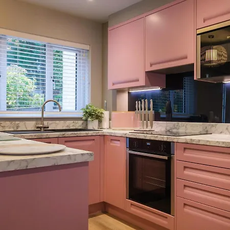 בית נופש The Neon Rose