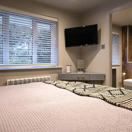 בית נופש The Neon Rose *